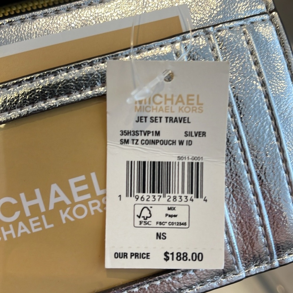 MICHAEL KORS
Jet Set Travel Small Top Zip Coin Pouch With ID
Silver 
NWT - Picture 14 of 16